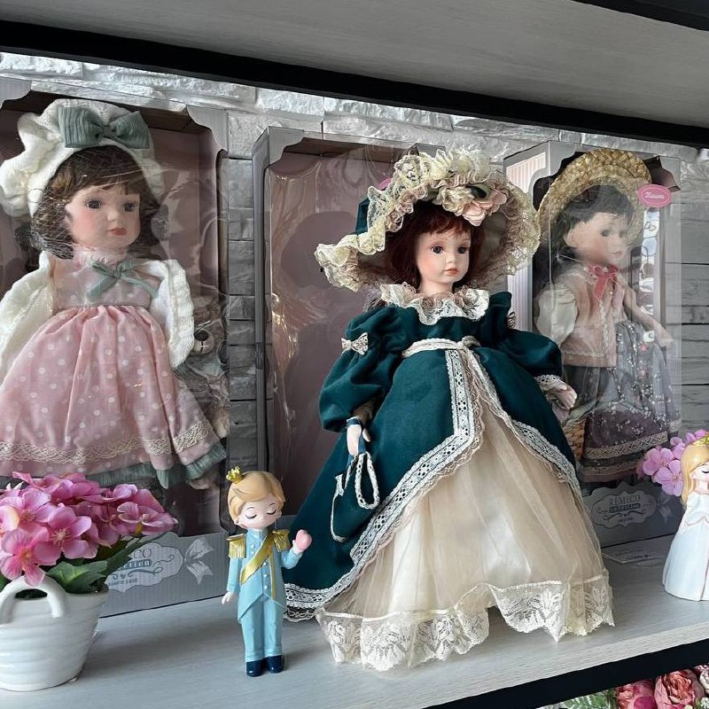 Именные фарфоровые куклы уже в продаже на Металлистов, 1А!